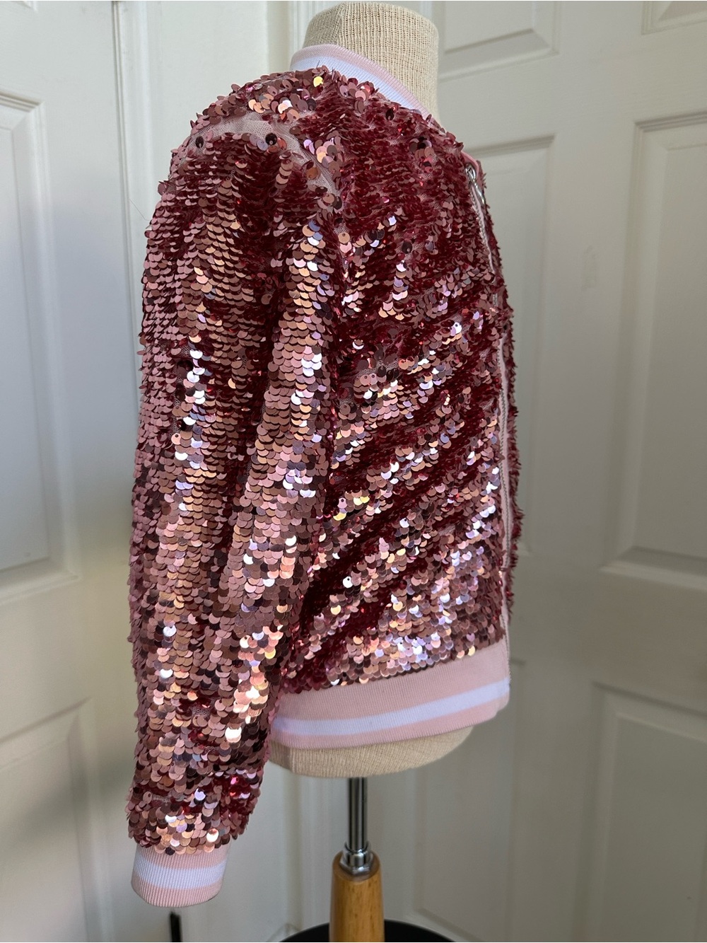 H&M Pink Sequin Unicorn Bomber Jacket in Size 4-5Y - Picture 2 of 12